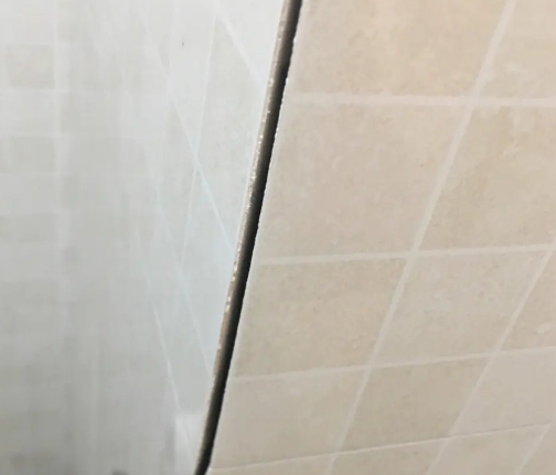 麻江瓷砖空鼓维修公司分享阳台瓷砖脱落的修复过程可以分为以下几个步骤